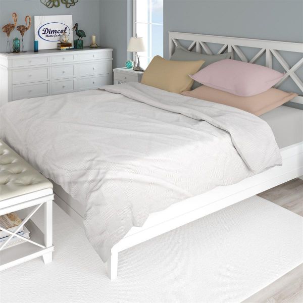 Η φωτογραφία δείχνει Άνετη και απαλή μονόχρωμη κουβέρτα πικέ υπέρδιπλη, διαστάσεων 220X250 cm.