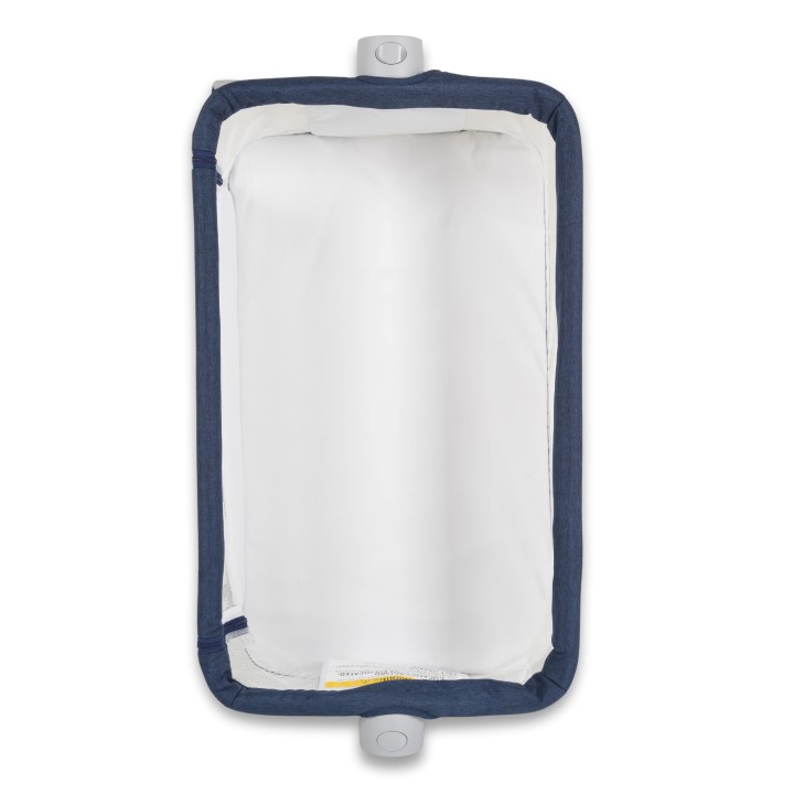 Η φωτογραφία δείχνει Το λίκνο σας επιτρέπει να είστε πάντα κοντά στο μωράκι σας κατά τους πρώτους μήνες της ζωής του.