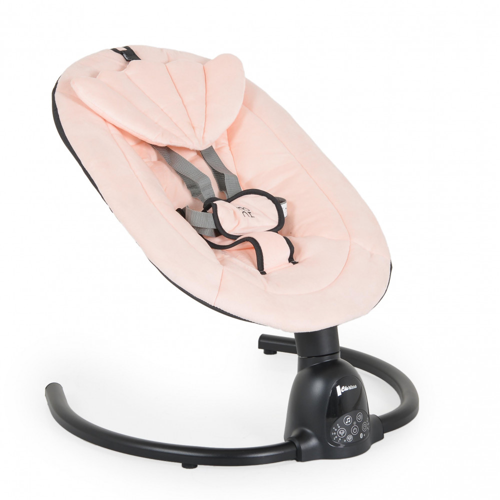 Η φωτογραφία δείχνει Το ρηλάξ για μωρά Clarissa έχει 5 ταχύτητες κουνήματος και ένα στιλάτο σχεδιασμό, κατάλληλο για οποιοδήποτε εσωτερικό χώρο.