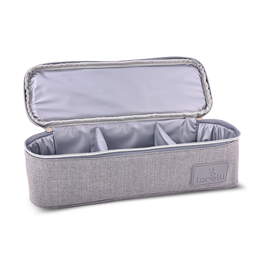 Χωρητικότητα: 3 φιάλες των 300 mlΧωρητικότητα: 3 Δοχεία αποθήκευση τροφίμων 250mlΧωρητικότητα: 2 Δοχεία αποθήκευση τροφίμων 500mlΤο σχέδιο διαθέτει αφαιρούμενο διαχωριστικόΚρατάει την θερμοκρασία της τροφήςΔιαστάσεις της τσάντας 33x11x10 εκ.