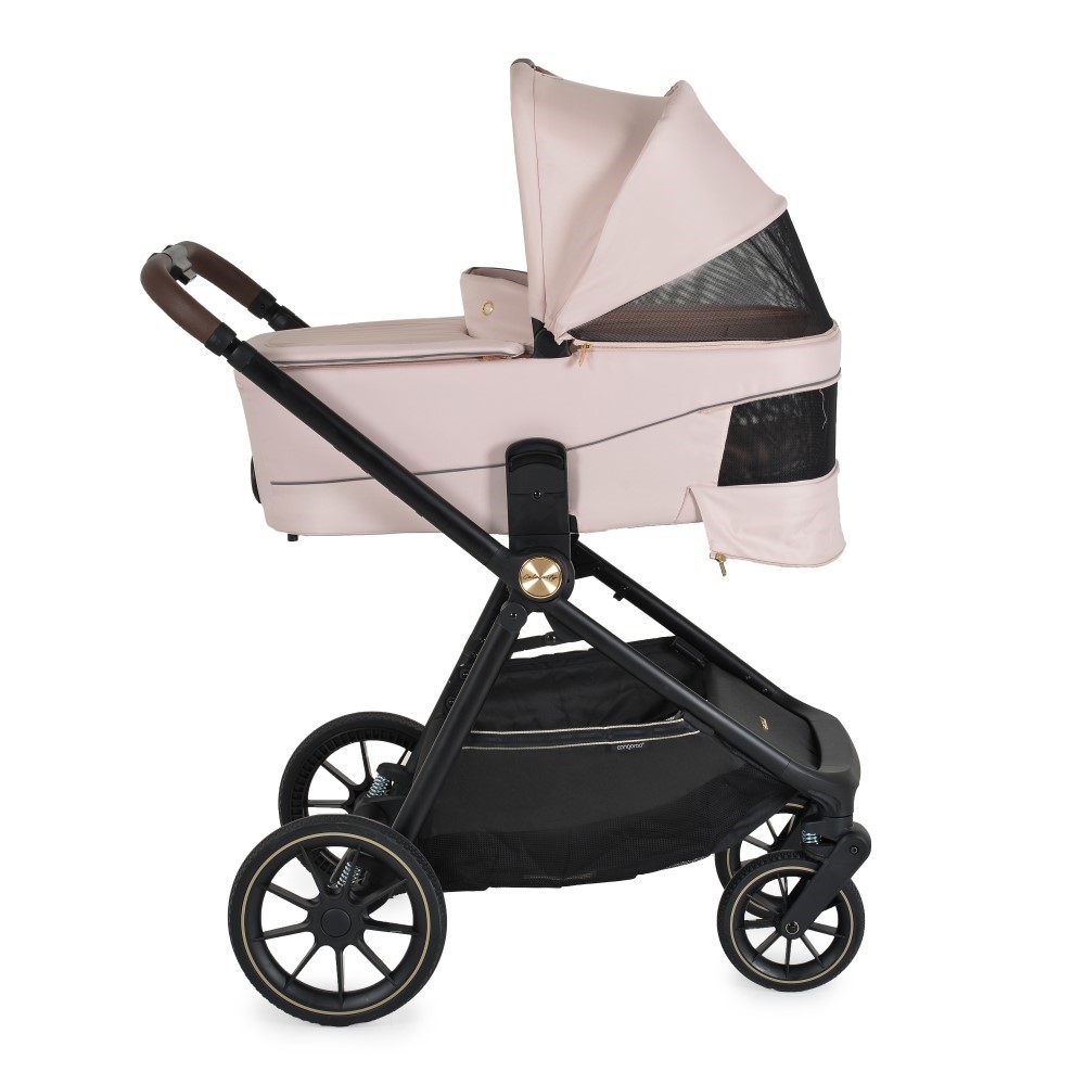 Η φωτογραφία δείχνει Καρότσι Celebrity 2 σε 1, Cangaroo, σχεδιασμένο με γνώμονα τη δυναμική καθημερινότητα των γονέων και την απόλυτη άνεση του παιδιού.