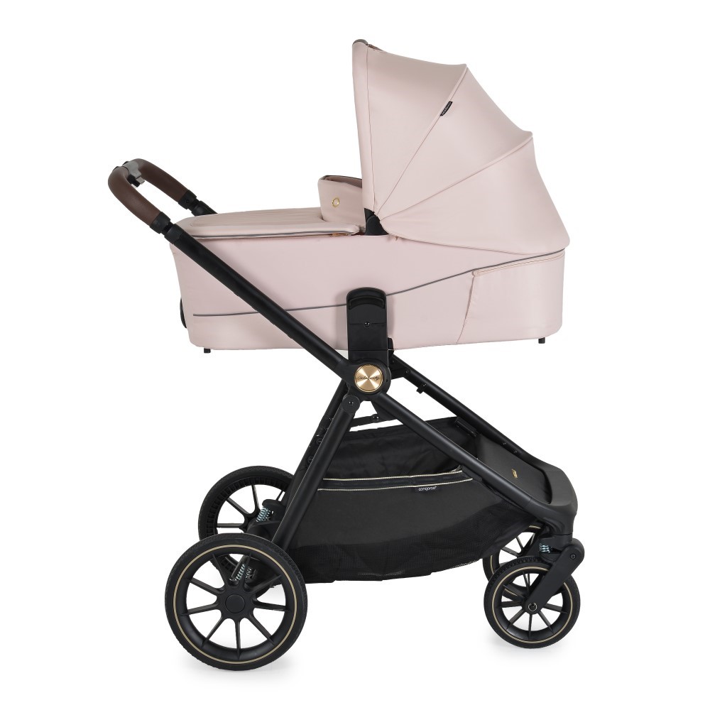 Η φωτογραφία δείχνει Καρότσι Celebrity 2 σε 1, Cangaroo, σχεδιασμένο με γνώμονα τη δυναμική καθημερινότητα των γονέων και την απόλυτη άνεση του παιδιού.