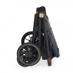 Η φωτογραφία δείχνει Καρότσι Celebrity 2 σε 1, Cangaroo, σχεδιασμένο με γνώμονα τη δυναμική καθημερινότητα των γονέων και την απόλυτη άνεση του παιδιού.