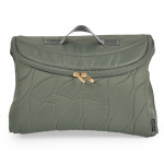 Η φωτογραφία δείχνει Καρότσι Celebrity 2 σε 1, Cangaroo, σχεδιασμένο με γνώμονα τη δυναμική καθημερινότητα των γονέων και την απόλυτη άνεση του παιδιού.