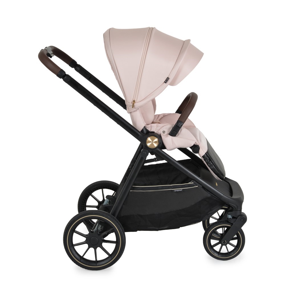 Η φωτογραφία δείχνει Καρότσι Celebrity 2 σε 1, Cangaroo, σχεδιασμένο με γνώμονα τη δυναμική καθημερινότητα των γονέων και την απόλυτη άνεση του παιδιού.