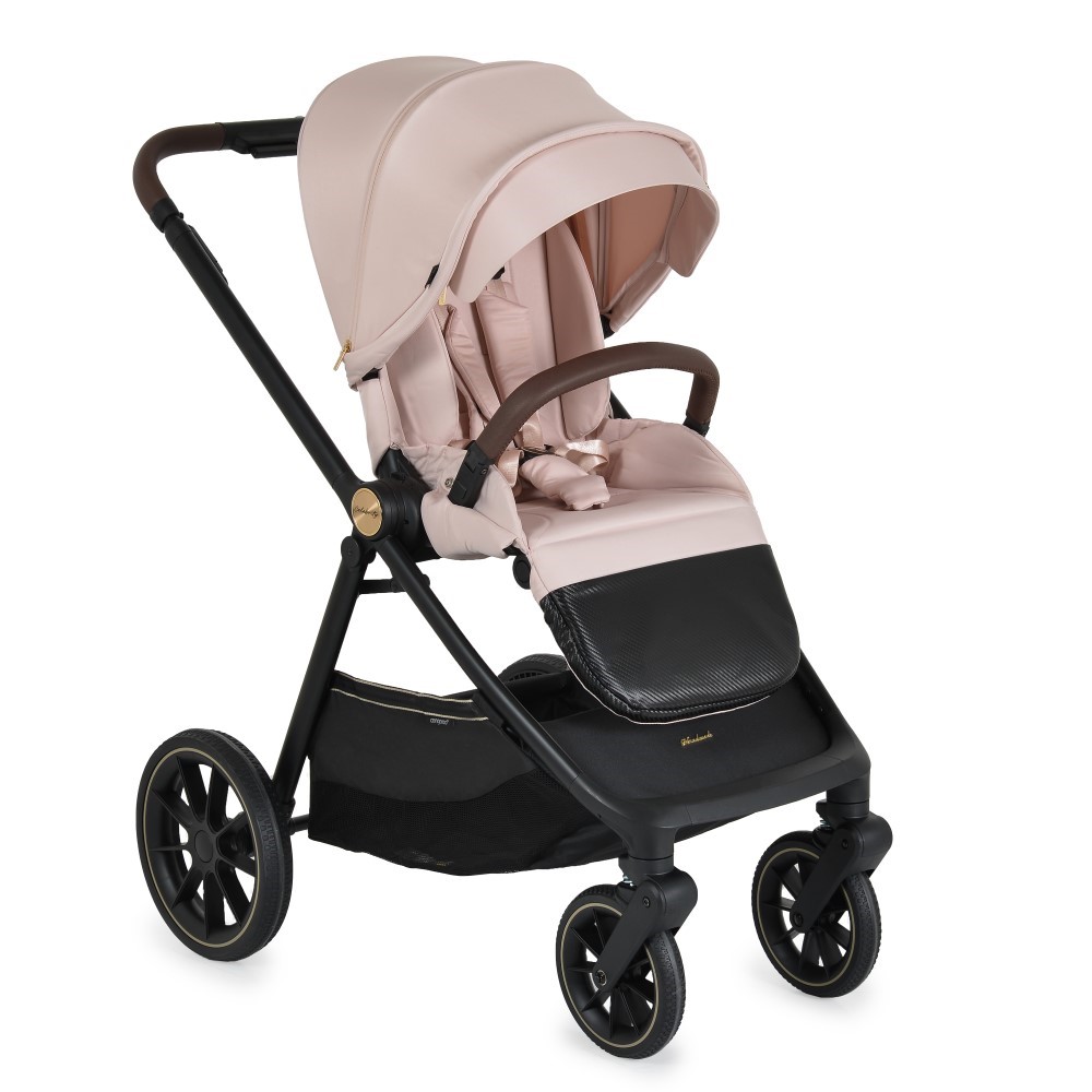 Η φωτογραφία δείχνει Καρότσι Celebrity 2 σε 1, Cangaroo, σχεδιασμένο με γνώμονα τη δυναμική καθημερινότητα των γονέων και την απόλυτη άνεση του παιδιού.