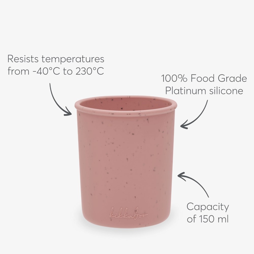 Η φωτογραφία δείχνει Το Κύπελλο Σιλικόνης Platinum είναι ο ιδανικός σύντροφος για τη μετάβαση του μωρού σας στην ανεξάρτητη κατανάλωση νερού.