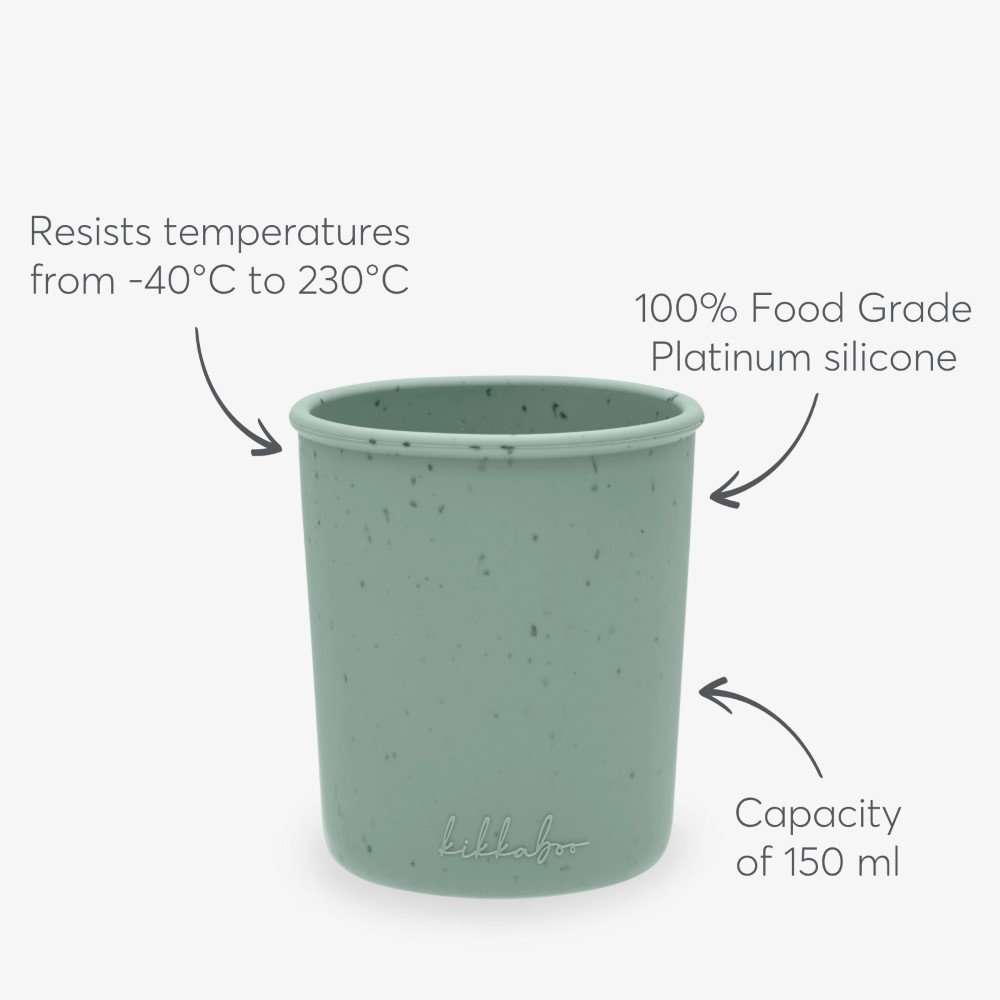 Η φωτογραφία δείχνει Το Κύπελλο Σιλικόνης Platinum είναι ο ιδανικός σύντροφος για τη μετάβαση του μωρού σας στην ανεξάρτητη κατανάλωση νερού.