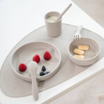 Σετ φαγητού 5 τεμαχίων από σιλικόνη είναι ο ιδανικός σύντροφος για το μωρό σας κατά τη διάρκεια του γεύματος, προσφέροντας όλα όσα χρειάζεται για ασφαλές, ανεξάρτητο και ευχάριστο τάισμα από 6 μηνών και άνω.