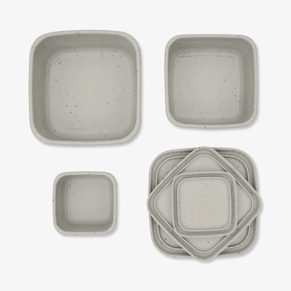 Η φωτογραφία δείχνει Σετ 3 μπωλ σνακ από πλατινένια σιλικόνη είναι η ιδανική λύση για την αποθήκευση των σνακ και των γευμάτων του παιδιού σας, προσφέροντας πρακτικότητα, ασφάλεια και ανθεκτικότητα τόσο για χρήση στο σπίτι όσο και εν κινήσει.