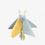 Η φωτογραφία δείχνει Το Doudou είναι ένα απαλό και άνετο λούτρινο παιχνιδάκι σχεδιασμένο για να προσφέρει ζεστασιά, ασφάλεια και διασκέδαση στο μικρό σας.