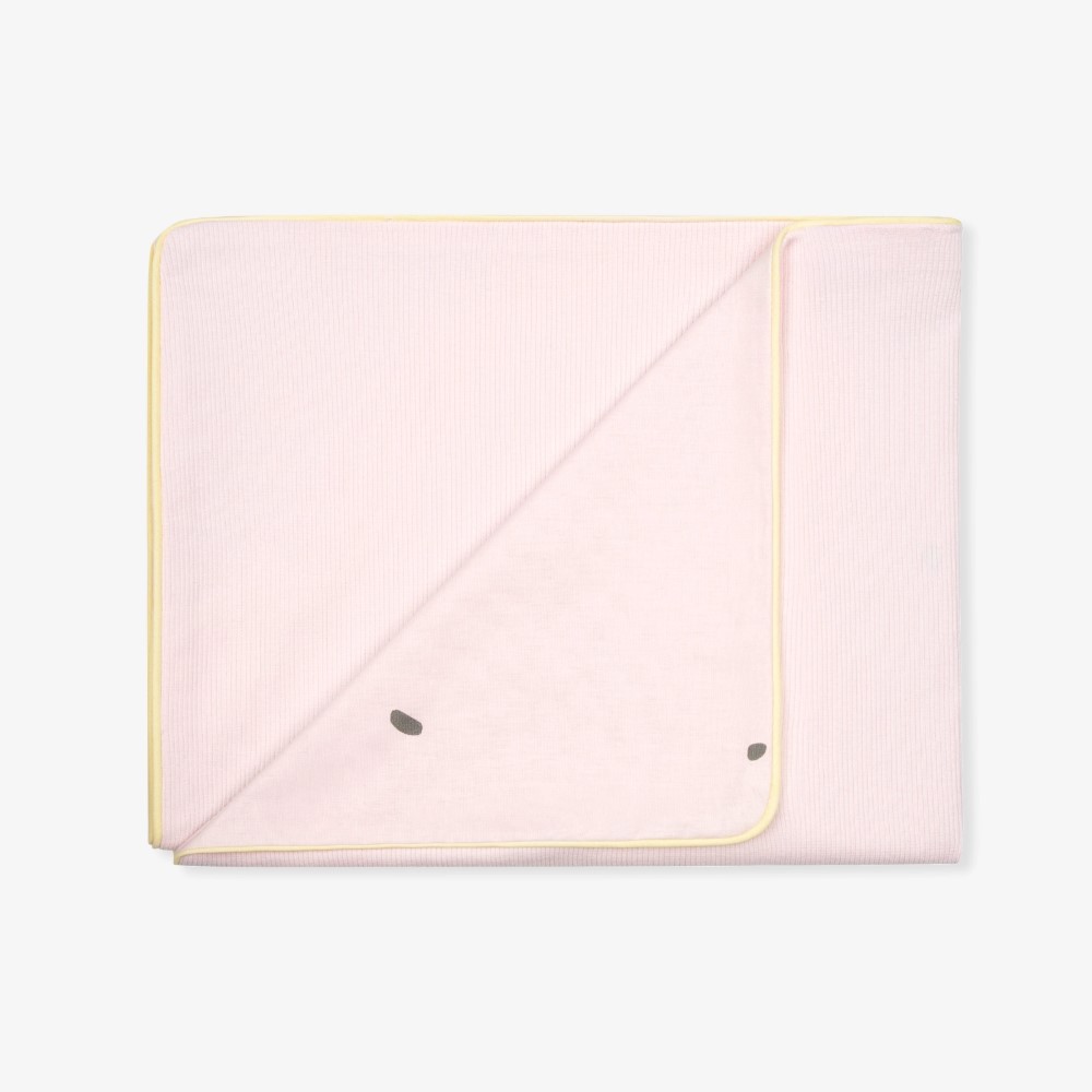 Η καλοκαιρινή κουβέρτα&nbsp; είναι μια απαλή και αναπνεύσιμη διπλής όψης κουβέρτα, σχεδιασμένη προσεκτικά για να διατηρεί το νεογέννητό σας ζεστό και άνετο κατά τους θερμότερους μήνες.