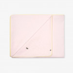 Η καλοκαιρινή κουβέρτα&nbsp; είναι μια απαλή και αναπνεύσιμη διπλής όψης κουβέρτα, σχεδιασμένη προσεκτικά για να διατηρεί το νεογέννητό σας ζεστό και άνετο κατά τους θερμότερους μήνες.