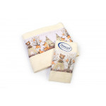 Η φωτογραφία δείχνει Σετ βρεφικές πετσέτες μπάνιου που περιέχει: 1 τεμάχιο πετσέτα χειρός διαστάσεων 30X50 cm και 1 τεμάχιο πετσέτα μπάνιου διαστάσεων 70X140 cm.