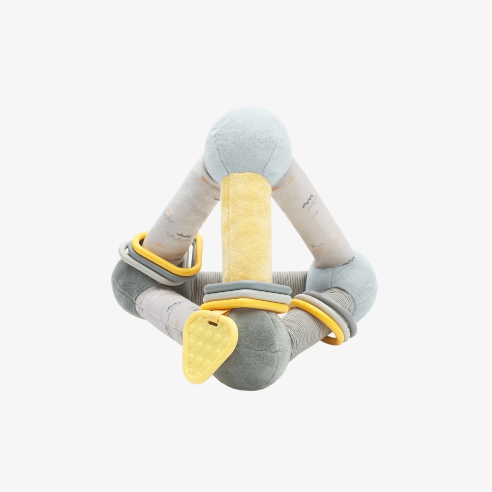 Το τριγωνικό παιχνίδι δραστηριοτήτων είναι ένας διασκεδαστικός και διεγερτικός σύντροφος παιχνιδιού, σχεδιασμένος για να υποστηρίζει την αισθητηριακή και κινητική ανάπτυξη του μωρού σας.