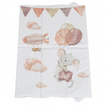 Η φωτογραφία δείχνει Πτυσσόμενη αλλαξιέρα Wild & free Mouse, Cangaroo για άνεση όπου κι αν πάτεΕλαφρύ, συμπαγές και ιδανικό για ταξίδια ή βόλτες, αυτό το πτυσσόμενο στρώμα αλλαγής εξασφαλίζει άνεση κατά την αλλαγή πάνας σε κάθε περίσταση.