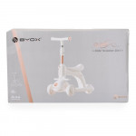 Η φωτογραφία δείχνει Χαρίστε στο παιδί σας συναρπαστικές στιγμές κίνησης με το 2-σε-1 Velvet Royal White scooter της Byox – ένα μείγμα κομψού σχεδιασμού και λειτουργικότητας, που δημιουργήθηκε ειδικά για μικρά παιδιά άνω των 3 ετών που αγαπούν το ενεργό παιχνίδι.