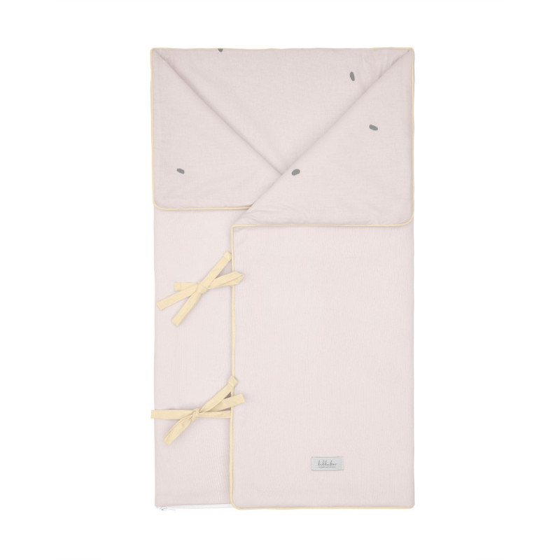 Η φωτογραφία δείχνει Τυλίξτε το νεογέννητό σας με άνεση και στυλ με το σάκο φασκιώματος .