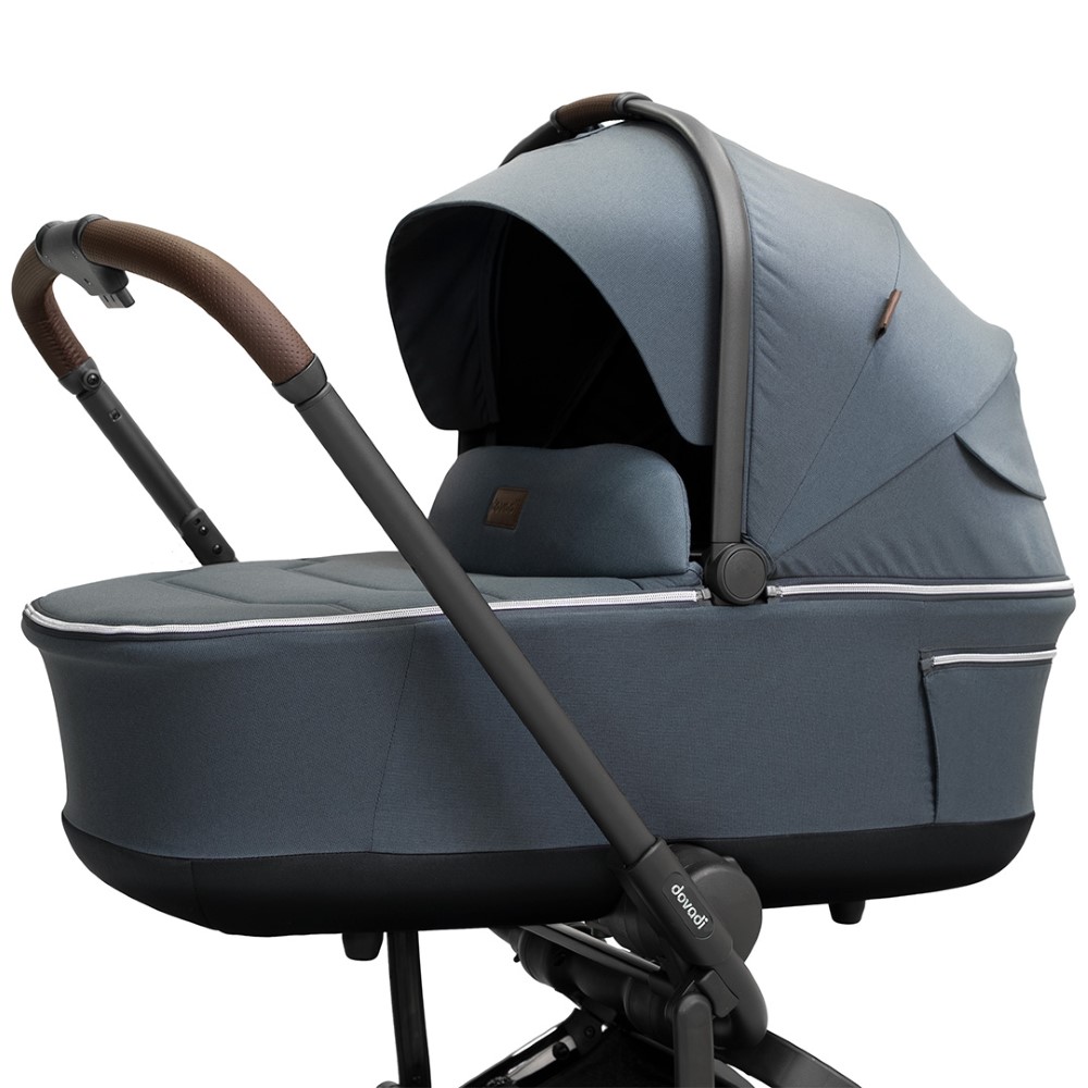 Η φωτογραφία δείχνει Dovadi Fly 2 σε 1&nbsp;NIGHT GREY&nbsp;– Στυλ, άνεση & πρακτικότητα σε κάθε βόλταΓιατί να το επιλέξετεΤο πολυκαρότσι Dovadi Fly 2 σε 1 σε κομψό χρώμα&nbsp;NIGHT GREY&nbsp;είναι η ιδανική επιλογή για γονείς που αναζητούν μοντέρνο design, πρακτικές λύσεις και απόλυτη ασφάλεια.