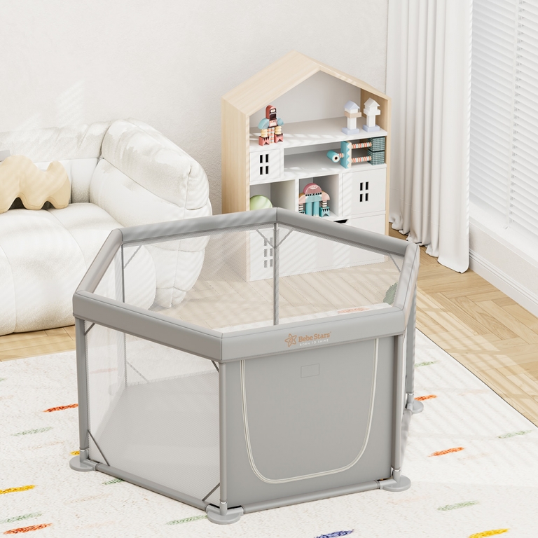 Το νέο πολύγονο υφασμάτινο παρκοκρέβατο Nestilo της BebeStars σχεδιάστηκε σε σχήμα εξάγωνου, ώστε να μην καταλαμβάνει μεγάλο χώρο στο δωμάτιο, αλλά να παρέχει αρκετό χώρο για τα παιδιά την ώρα του παιχνιδιού.