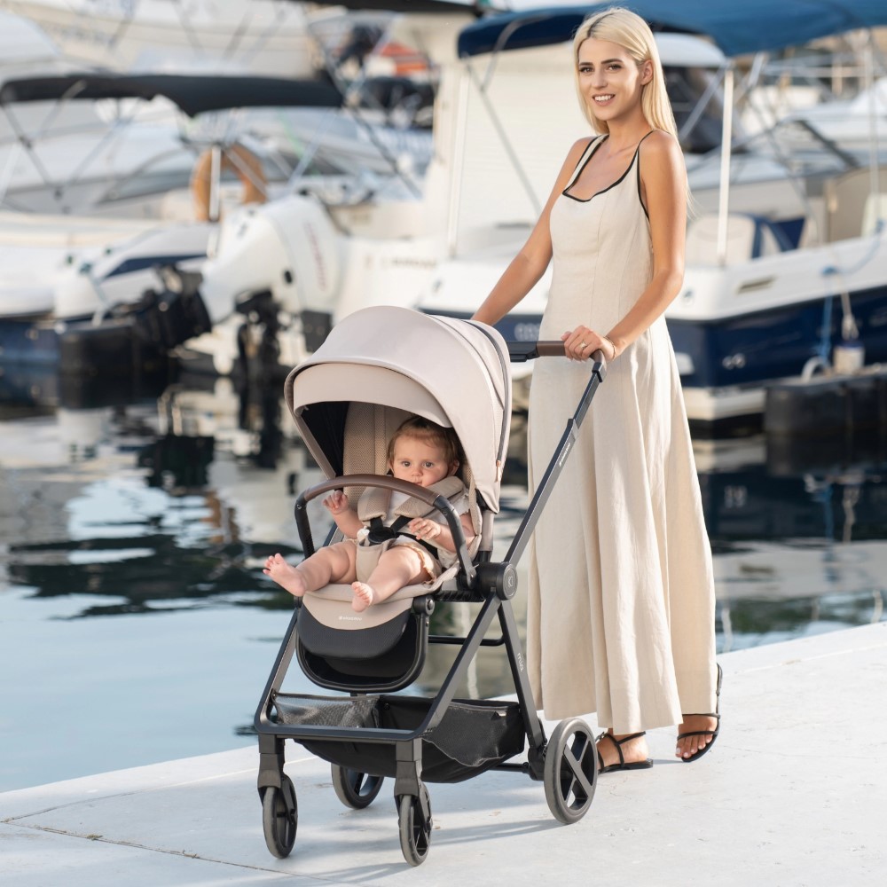 Ανακαλύψτε το MIA – ένα εκλεπτυσμένο και αξιόπιστο σύστημα καροτσιού 3 σε 1, σχεδιασμένο να συνοδεύει το παιδί σας από νεογέννητο έως 22 κιλά.