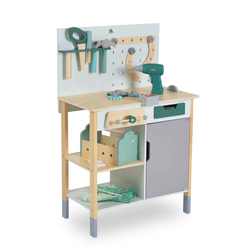 Η φωτογραφία δείχνει Μετατρέψτε το παιχνίδι σε μια συναρπαστική περιπέτεια με αυτόν τον ξύλινο πάγκο εργασίας για παιδιά από την Moni Toys! Σχεδιασμένο ειδικά για μικρούς κατασκευαστές, βοηθά στην ανάπτυξη της φαντασίας, της επιδεξιότητας και του συντονισμού.