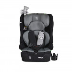 Η φωτογραφία δείχνει Το Rock by Moni είναι ένα πρακτικό και αξιόπιστο κάθισμα αυτοκινήτου, σχεδιασμένο για να παρέχει ασφάλεια και άνεση στο παιδί σας.