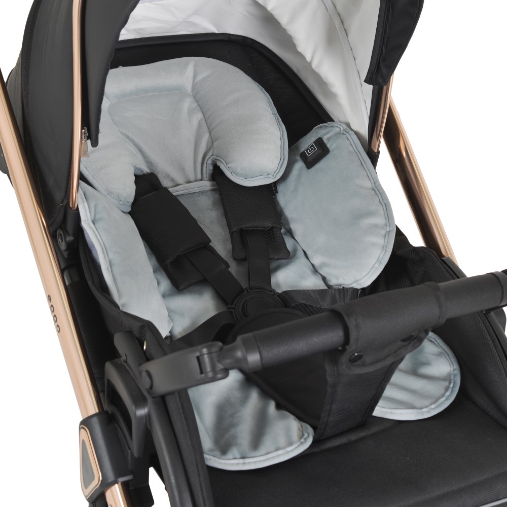 Η φωτογραφία δείχνει Το θερμαντικό μαξιλάρι Heat για καρότσι της Cangaroo παρέχει ζεστασιά και άνεση κατά τη διάρκεια των κρύων περιπάτων.