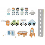 Η φωτογραφία δείχνει Ξεκινήστε μια διαστρική περιπέτεια με τον Ξύλινο Διαστημικό Σταθμό από την Tooky Toy! Αυτό το εντυπωσιακό σετ παιχνιδιού συνδυάζει τη διασκέδαση, τη φαντασία και το παιχνίδι ρόλων σε έναν μοναδικό κοσμικό κόσμο.