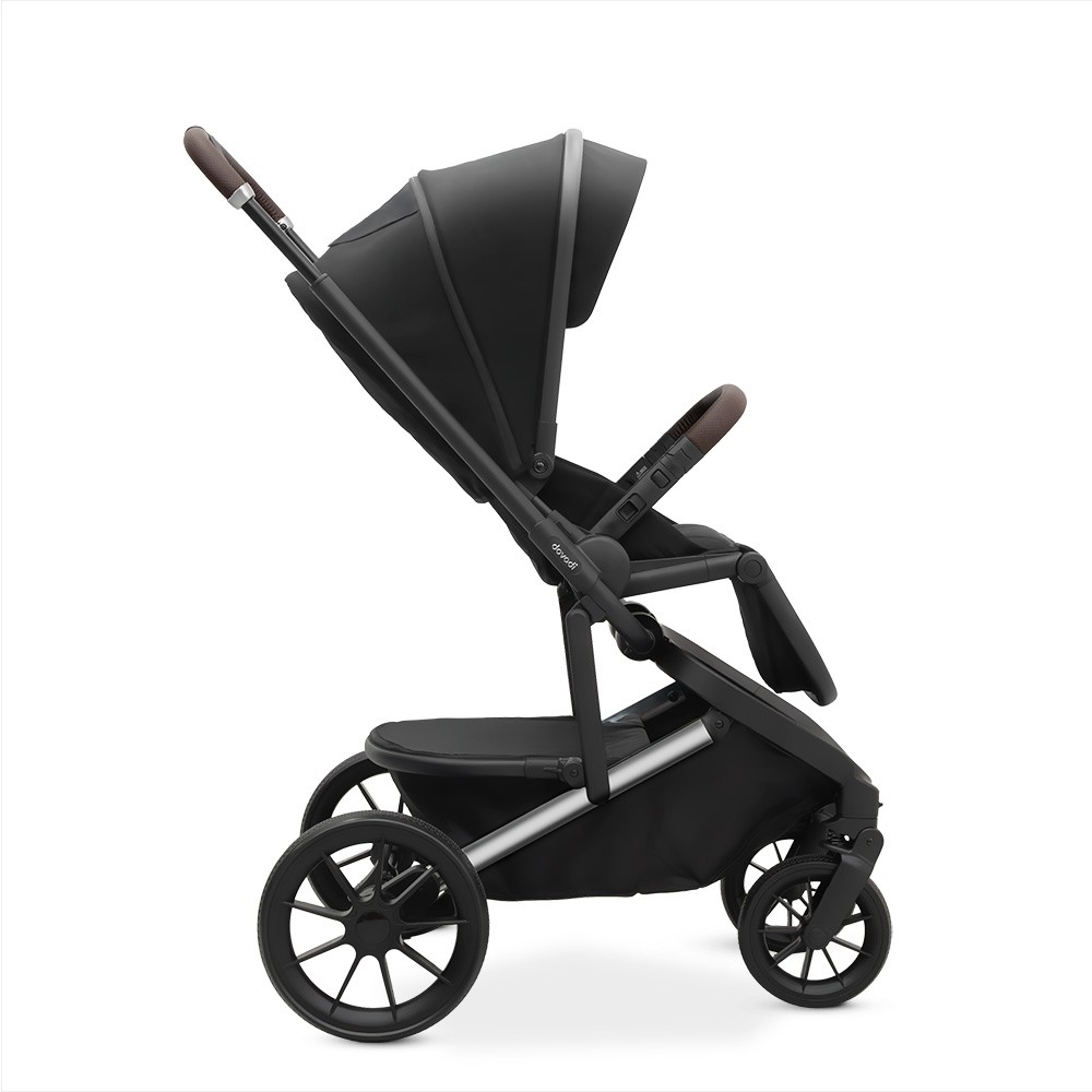 Dovadi Fly 2 σε 1 MIDNIGHT BLACK – Στυλ, άνεση & πρακτικότητα σε κάθε βόλταΓιατί να το επιλέξετεΤο πολυκαρότσι Dovadi Fly 2 σε 1 σε κομψό χρώμα MIDNIGHT BLACK είναι η ιδανική επιλογή για γονείς που αναζητούν μοντέρνο design, πρακτικές λύσεις και απόλυτη ασφάλεια.