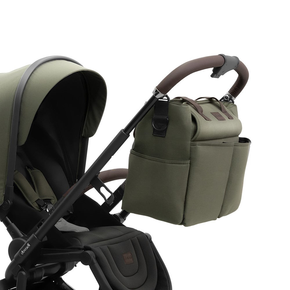 Η φωτογραφία δείχνει Dovadi Fly 3 σε 1 Forest Green – Στυλ, άνεση & πρακτικότητα σε κάθε βόλταΓιατί να το επιλέξετεΤο πολυκαρότσι Dovadi Fly 2 σε 1 σε κομψό χρώμα Forest Green είναι η ιδανική επιλογή για γονείς που αναζητούν μοντέρνο design, πρακτικές λύσεις και απόλυτη ασφάλεια.