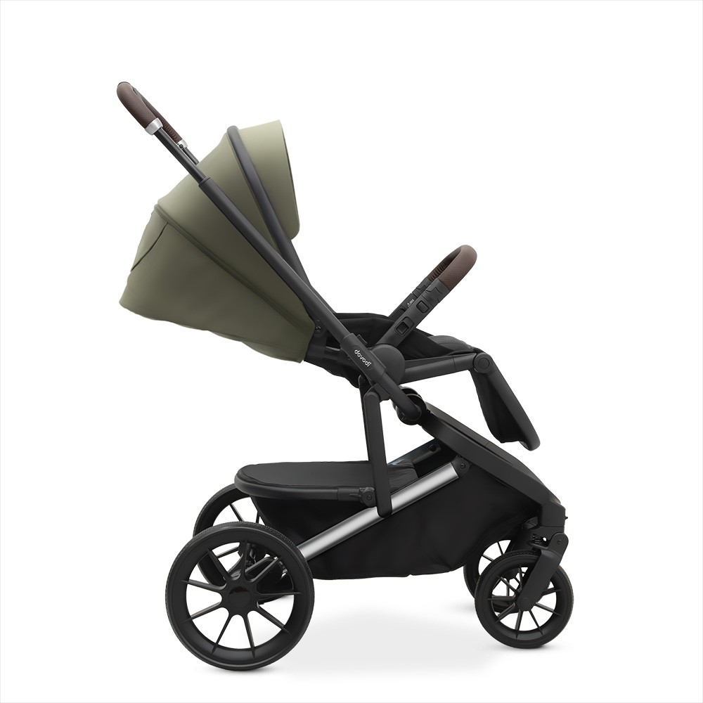 Η φωτογραφία δείχνει Dovadi Fly 3 σε 1 Forest Green – Στυλ, άνεση & πρακτικότητα σε κάθε βόλταΓιατί να το επιλέξετεΤο πολυκαρότσι Dovadi Fly 2 σε 1 σε κομψό χρώμα Forest Green είναι η ιδανική επιλογή για γονείς που αναζητούν μοντέρνο design, πρακτικές λύσεις και απόλυτη ασφάλεια.