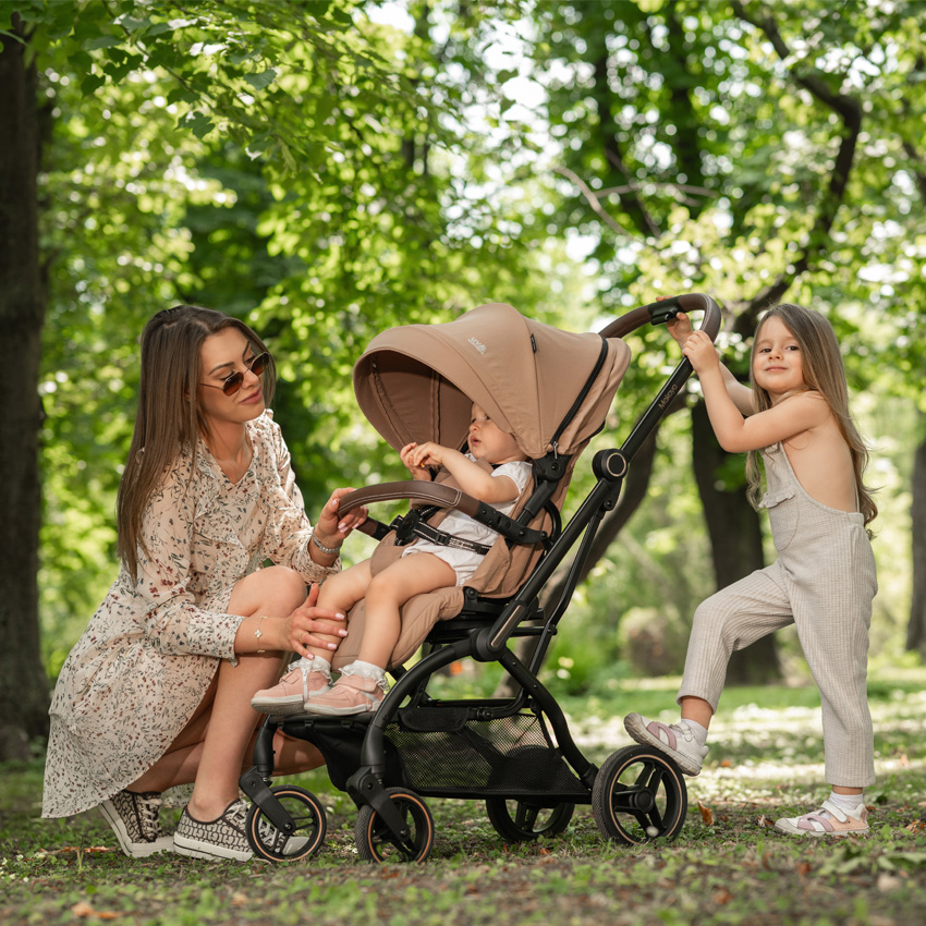 Η φωτογραφία δείχνει ΚΑΡΟΤΣΙ ΒΟΛΤΑΣ ΤΗΣ ΕΤΑΙΡΕΙΑΣ LORELLI ΜΕ ΑΥΤΟΜΑΤΟ ΚΛΕΙΣΙΜΟ ΚΑΙ 360' ΠΕΡΙΣΤΡΕΦΟΜΕΝΟ ΚΑΘΙΣΜΑ.