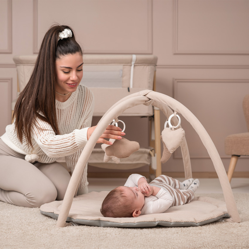 LORELLI ΧΑΛΑΚΙ ΔΡΑΣΤΗΡΙΟΤΗΤΩΝ MOMENTS Διάμετρος: 83cmΑψίδα με παιχνίδια Υφασμάτινα παιχνίδια με ήχο και κουδούνισμαΜαλακό υφασμάτινο μαξιλαράκιΚατάλληλο για 0+ μηνών