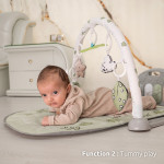 Η φωτογραφία δείχνει LORELLI ΧΑΛΑΚΙ ΔΡΑΣΤΗΡΙΟΤΗΤΩΝ ΜΕ ΠΙΑΝΟ 'MY FIRST PIANO'Αψίδα με 4 παιχνίδια και έναν καθρέφτη σε σχήμα λουλουδιούΞαπλώστε για να παίξετεΜαλακό υφασμάτινο υπόστρωμαΑνάπτυξη κινητικών δεξιοτήτωνΠροώθηση της ικανότητας σκέψηςΤο πιάνο μπορεί να χρησιμοποιηθεί ανεξάρτηταΜέγεθος: 73x6