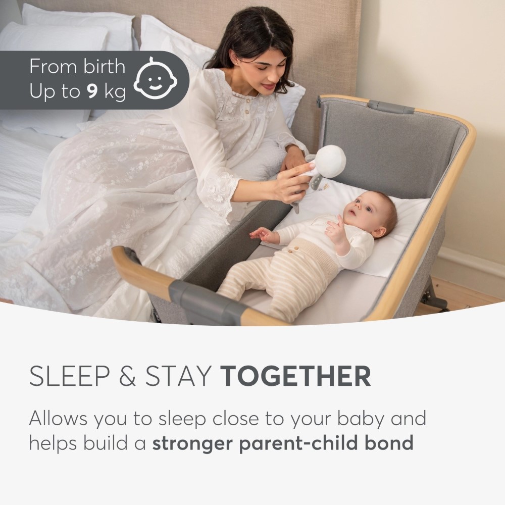 Η φωτογραφία δείχνει KIKKA BOO NANNA 2 ένα πρακτικό και κομψό λίκνο σχεδιασμένο να παρέχει ασφάλεια και άνεση στα νεογέννητα, προσφέροντας παράλληλα ευκολία στους γονείς.