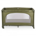 Η φωτογραφία δείχνει Η πτυσσόμενη κούνια Uno της Moni συνδυάζει κομψό σχεδιασμό και λειτουργικότητα για να παρέχει ένα ασφαλές και άνετο περιβάλλον για ύπνο και παιχνίδι – τόσο στο σπίτι όσο και κατά τη διάρκεια ταξιδιού.