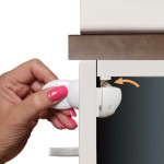 Ασφάλεια DreamBaby Μαγνητική 2 τμχ & ΚλειδίΚλειδαριά υψηλής αντοχήςΤα έπιπλα παραμένουν άθικτα από την επαφή με την ασφάλειαΙδανικό για ντουλάπια και συρτάρια&nbsp;Διαστάσεις συσκευασίας 20,2 * 9,8 * 0,8 cm