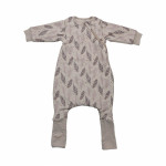 Η φωτογραφία δείχνει Σιγουρευτείτε ότι το παιδί σας παραμένει ζεστό όλη την νύχτα με τον υπνόσακο της Bebe Stars!Το 100% ελαστικό βαμβακερό αναπνεώμενο και αντιβακτιριδιακό ύφασμα δίνει&nbsp; στο μωρό σας την άνεση&nbsp; και την προστασία που χρειάζεται.