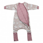 Η φωτογραφία δείχνει Σιγουρευτείτε ότι το παιδί σας παραμένει ζεστό όλη την νύχτα με τον υπνόσακο της Bebe Stars!Το 100% ελαστικό βαμβακερό αναπνεώμενο και αντιβακτιριδιακό ύφασμα δίνει&nbsp; στο μωρό σας την άνεση&nbsp; και την προστασία που χρειάζεται.