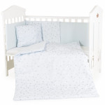 Η φωτογραφία δείχνει Μαλακό και απαλό σετ βρεφικού κρεβατιού 6 τεμαχίων από 100% βαμβάκι ranforse υψηλής ποιότητας.