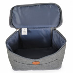 Η φωτογραφία δείχνει Η τσάντα αξεσουάρ “Ariela” είναι κατάλληλη για όλα τα σημαντικά αξεσουάρ που χρειάζονται για το παιδί σας.