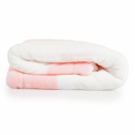 Βρεφική κουβέρτα διπλής όψης με χαριτωμένο σχέδιο δάσους σε απαλούς παστέλ τόνους.