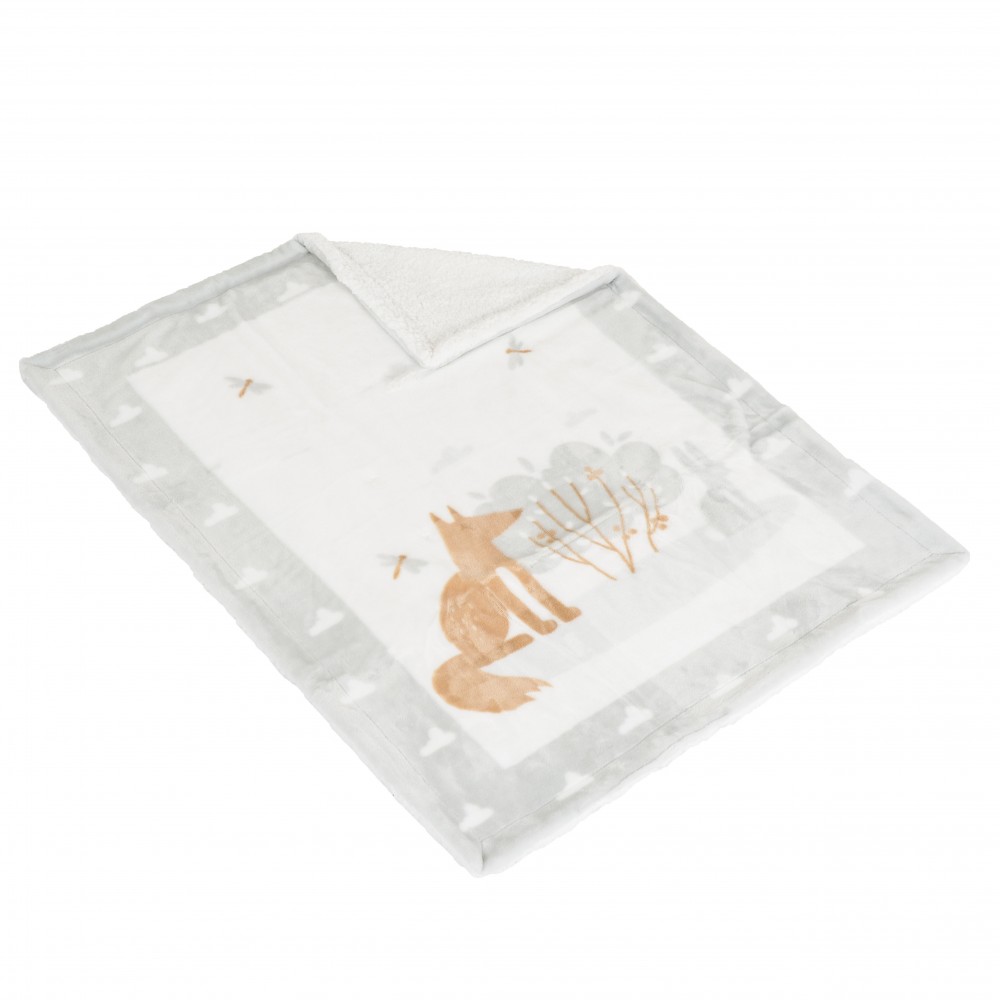 Η φωτογραφία δείχνει Βρεφική κουβέρτα διπλής όψης με χαριτωμένο σχέδιο δάσους σε απαλούς παστέλ τόνους.