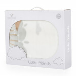 Η φωτογραφία δείχνει Βρεφική κουβέρτα διπλής όψης με χαριτωμένο σχέδιο δάσους σε απαλούς παστέλ τόνους.