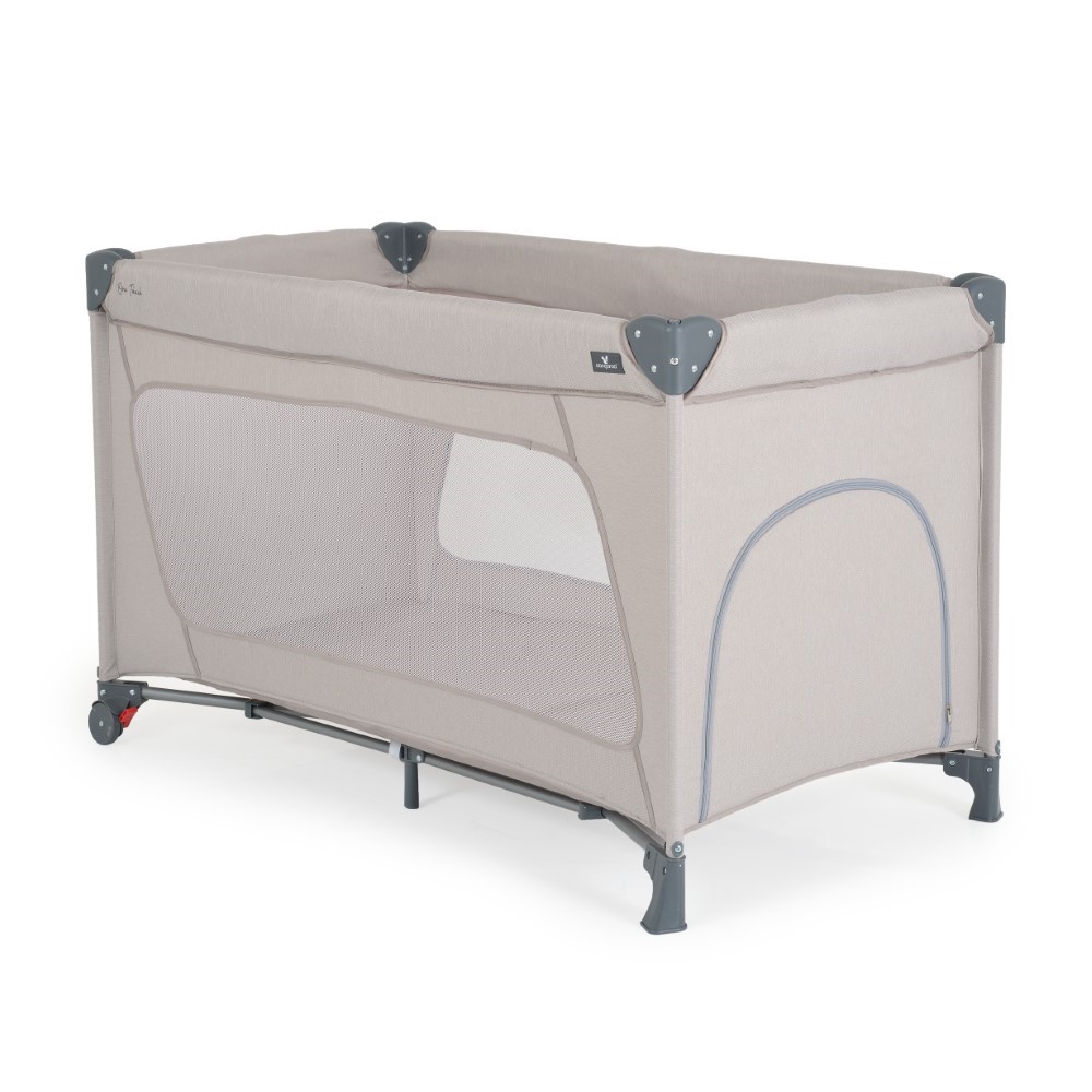 Η φωτογραφία δείχνει Το πτυσσόμενο παρκοκρέβατο One touch ξεχωρίζει με την εξαιρετικά εύκολη και γρήγορη μέθοδο αναδίπλωσης με το ένα χέρι.