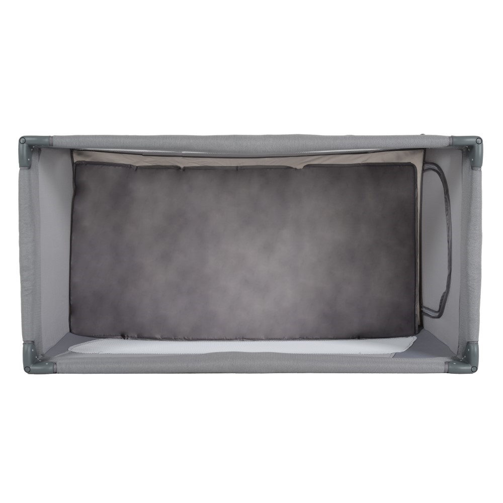 Η φωτογραφία δείχνει Το πτυσσόμενο παρκοκρέβατο One touch ξεχωρίζει με την εξαιρετικά εύκολη και γρήγορη μέθοδο αναδίπλωσης με το ένα χέρι.