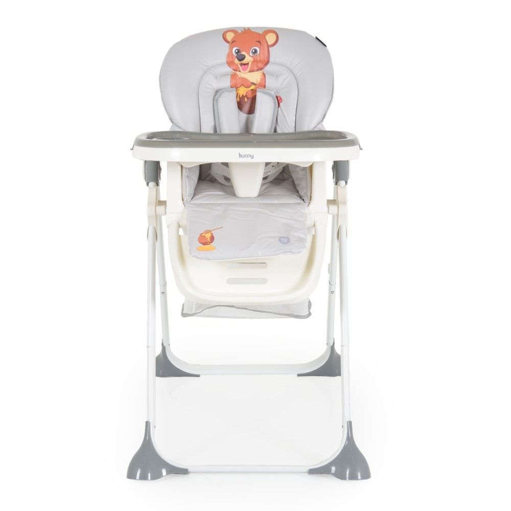 Η φωτογραφία δείχνει Είναι ένα παιδικό καρεκλάκι φαγητού με ζωηρό σχεδιασμό και μαλακά υφάσματα που θα κάνουν την ώρα του φαγητού απολαυστική! Μπορεί να προσαρμοστεί ακριβώς στις ανάγκες του παιδιού εξασφαλίζοντας άνεση.