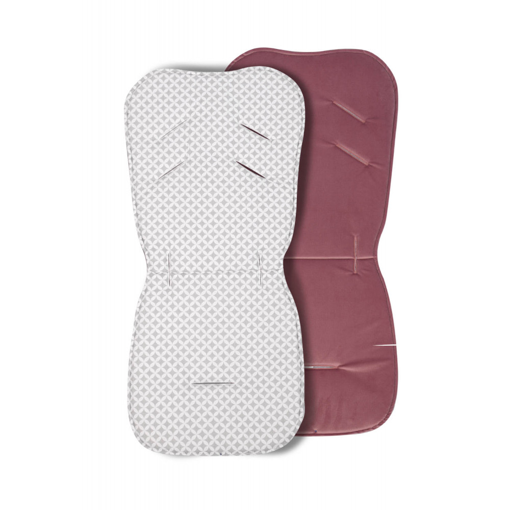 Η φωτογραφία δείχνει Κάλυμμα Καροτσιού TesoroΤο κάλυμμα του καροτσιού προστατεύει το λεπτό δέρμα του μωρού σας από τα συνθετικά υφάσματα του καροτσιού.