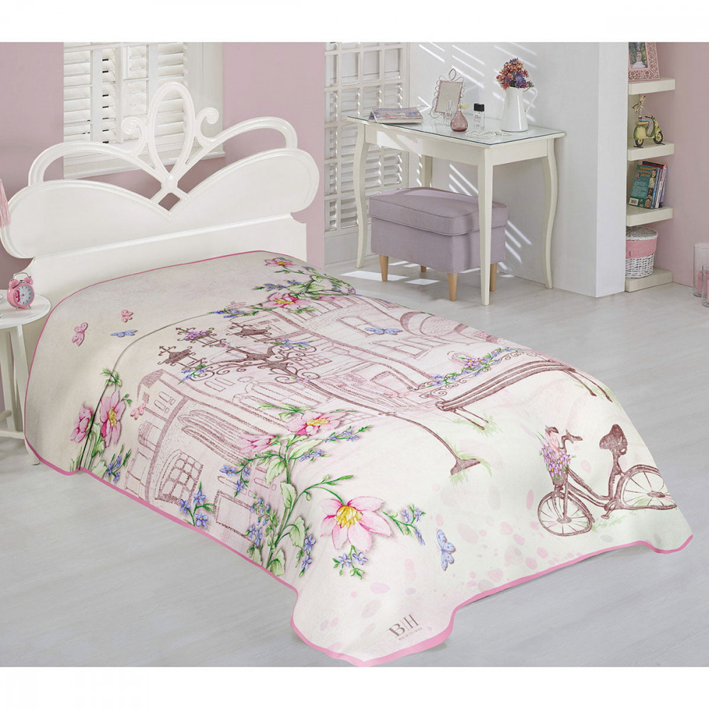 Η εφηβική σειρά δωματίου απέκτησε πλέον και κουβέρτα.